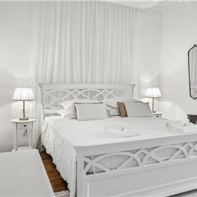 4-5 bedroom villa with Split City and Sea Views sleeps 8-10